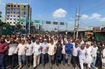 আওয়ামী লীগের নৈরাজ্য রুখতে ডেমরায় বিএনপির মিছিল ও অবস্থান